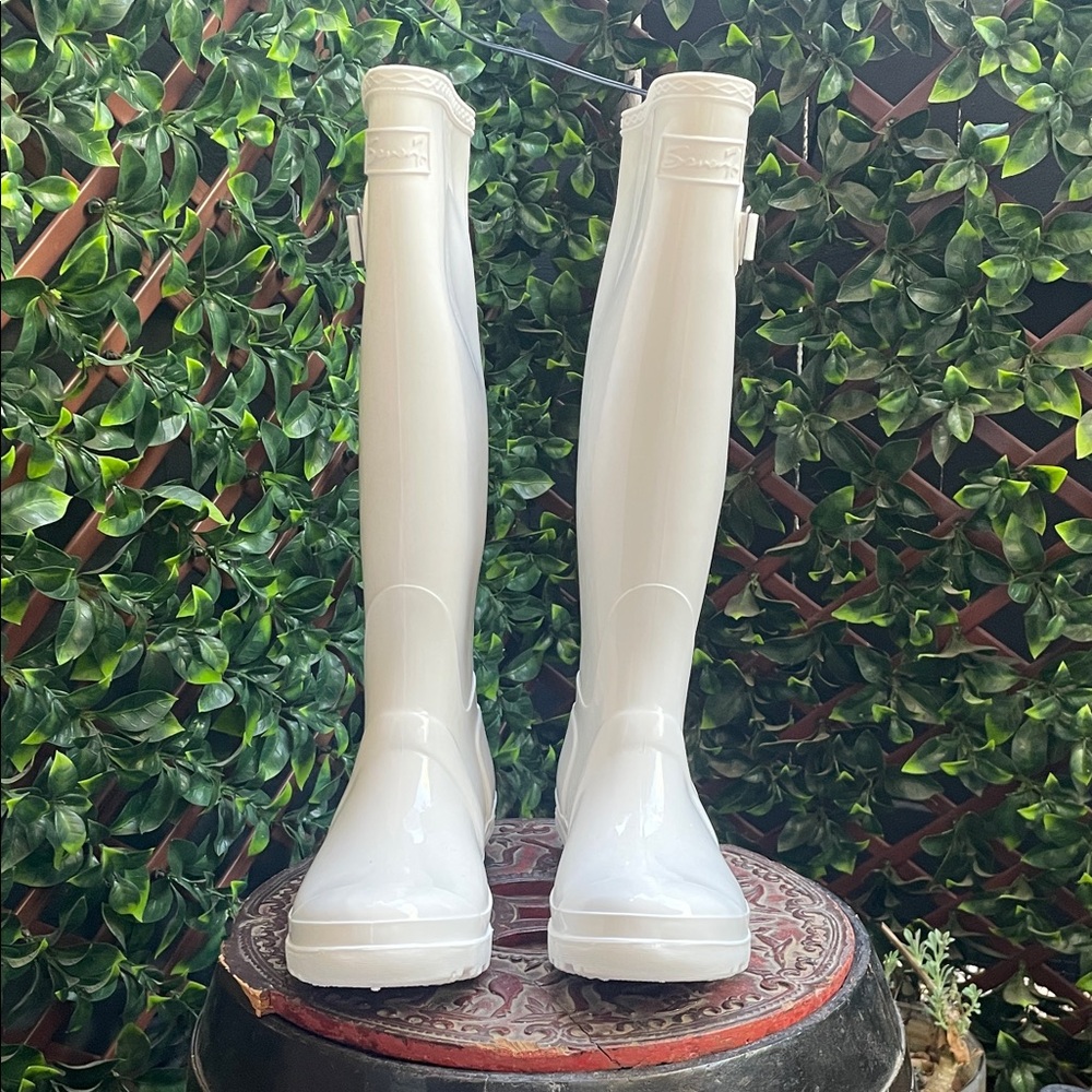 Seven7 White Rain Boots New